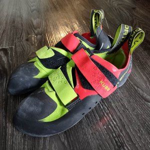 La Sportiva - Kubo Climbing Shoes - Goji Neon (US Mens 9)